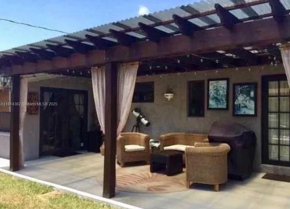 Recently Sold: $589,000 (3 beds, 1 baths, 975 Square Feet)