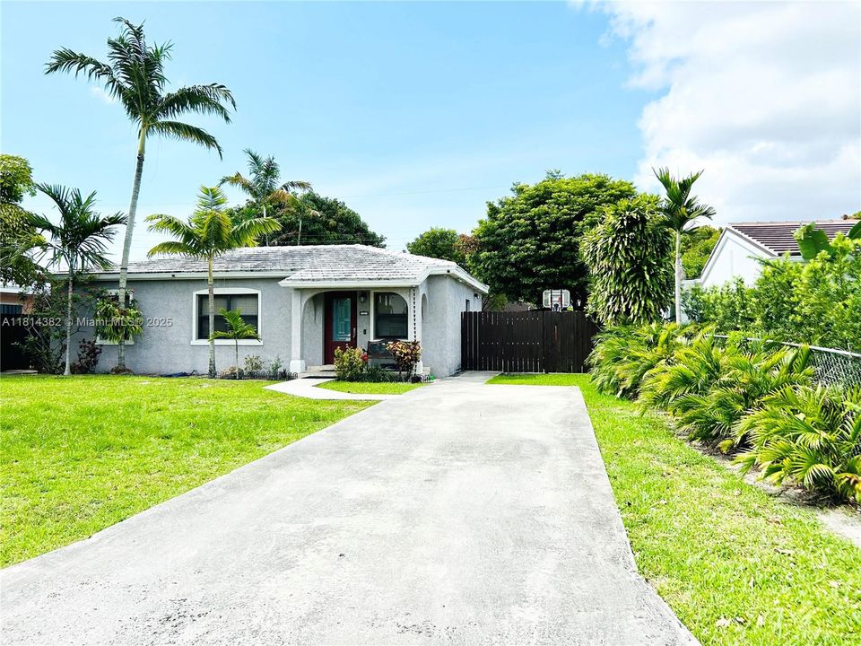 Recently Sold: $589,000 (3 beds, 1 baths, 975 Square Feet)