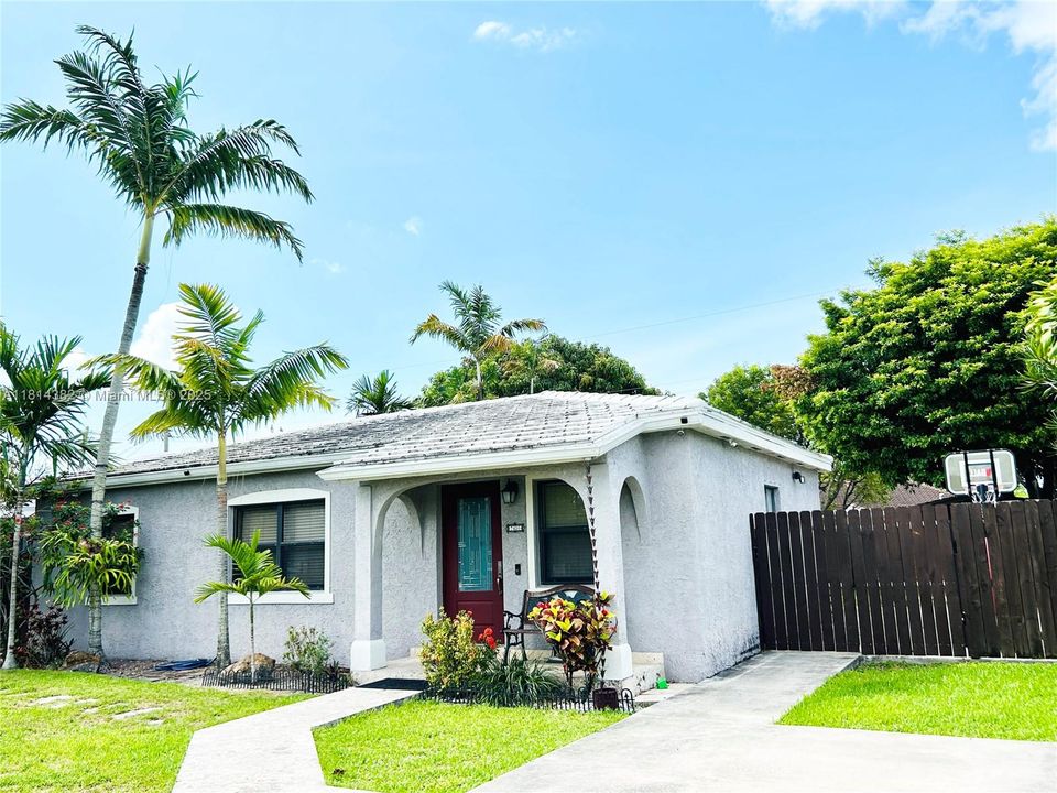 Recently Sold: $589,000 (3 beds, 1 baths, 975 Square Feet)