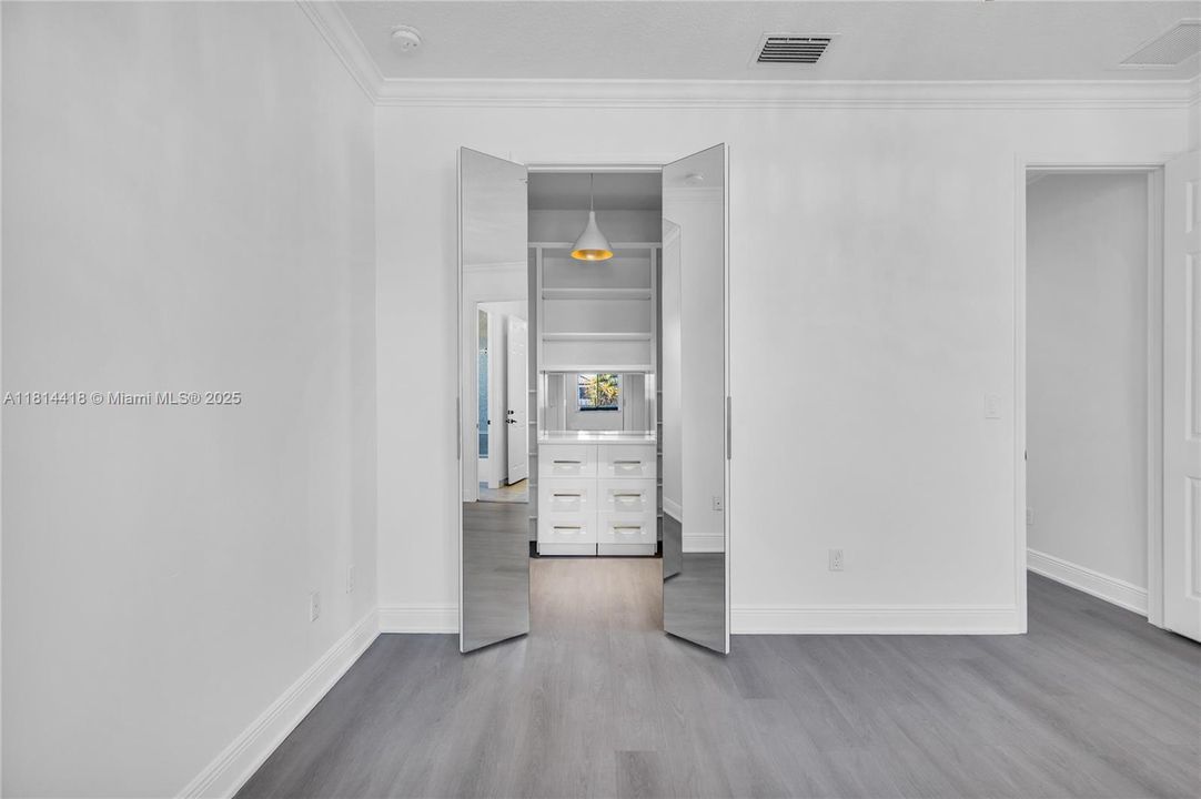 For Rent: $15,000 (5 beds, 6 baths, 4110 Square Feet)