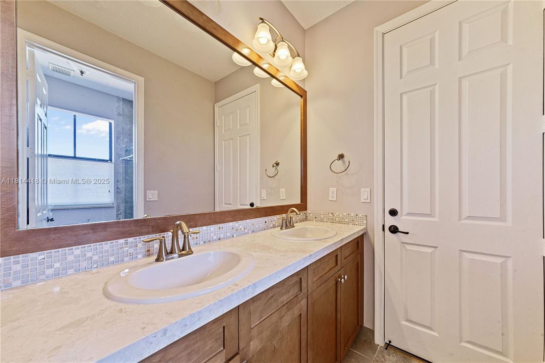 For Rent: $15,000 (5 beds, 6 baths, 4110 Square Feet)