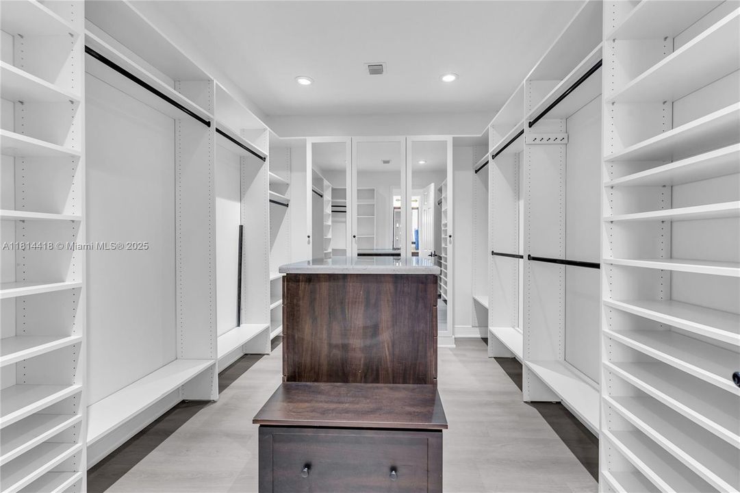 For Rent: $15,000 (5 beds, 6 baths, 4110 Square Feet)