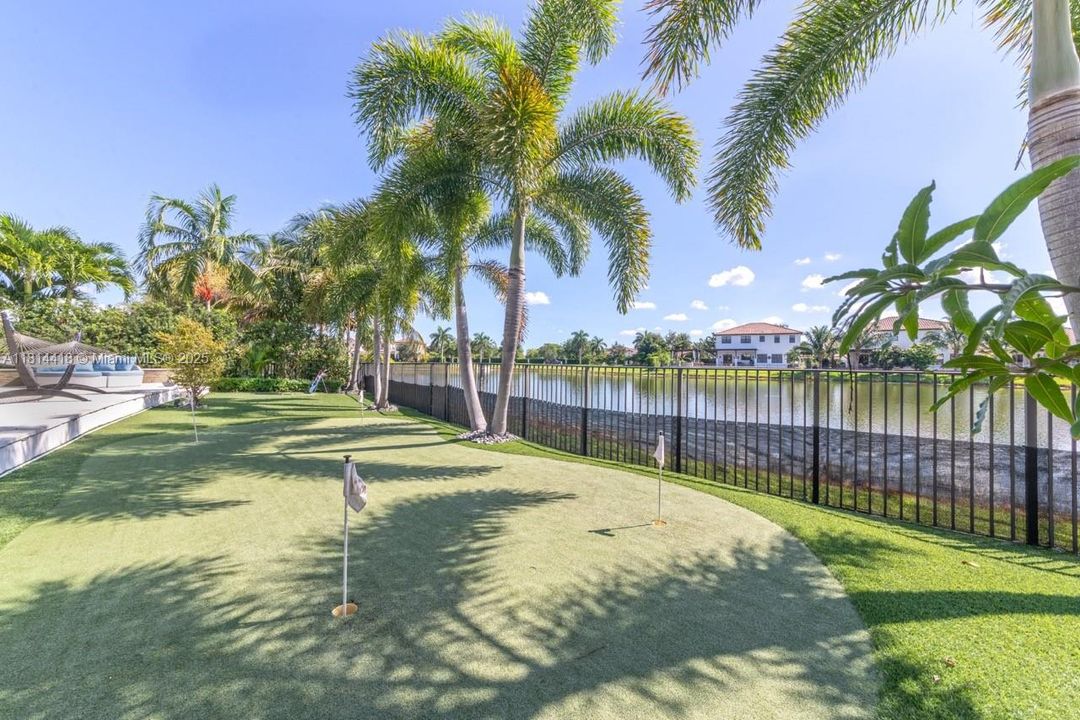 For Rent: $15,000 (5 beds, 6 baths, 4110 Square Feet)