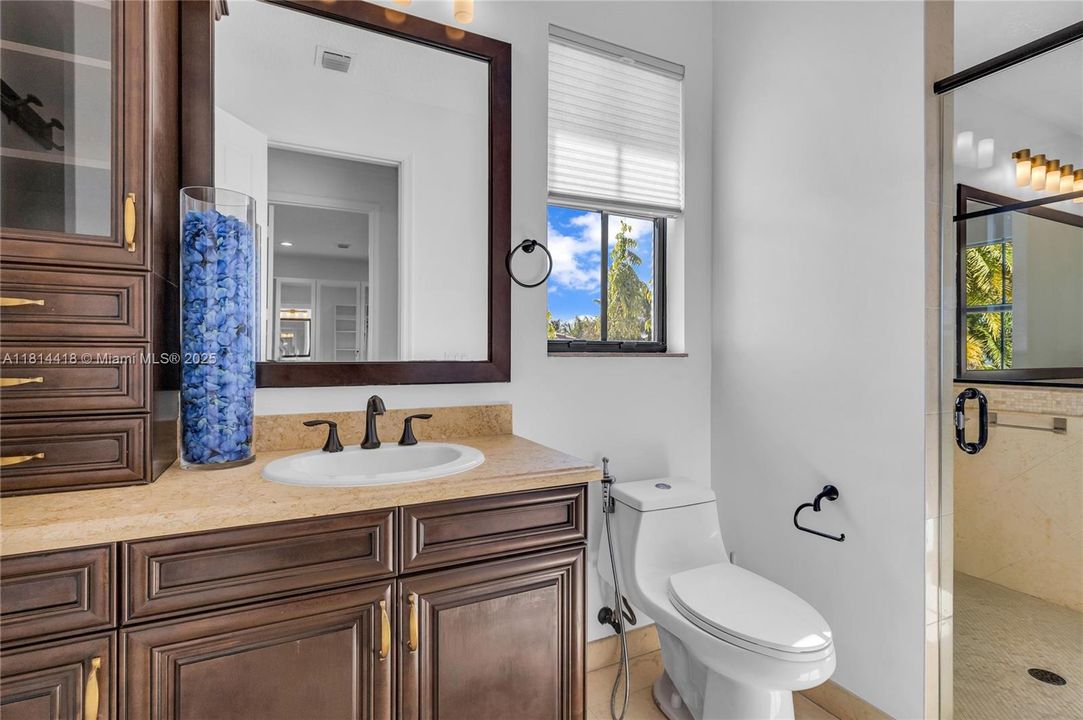 For Rent: $15,000 (5 beds, 6 baths, 4110 Square Feet)