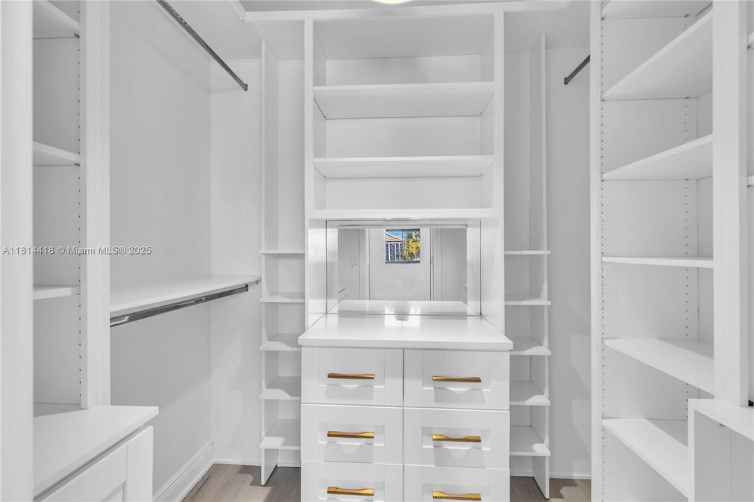 For Rent: $15,000 (5 beds, 6 baths, 4110 Square Feet)