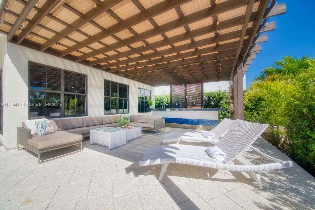 For Rent: $15,000 (5 beds, 6 baths, 4110 Square Feet)