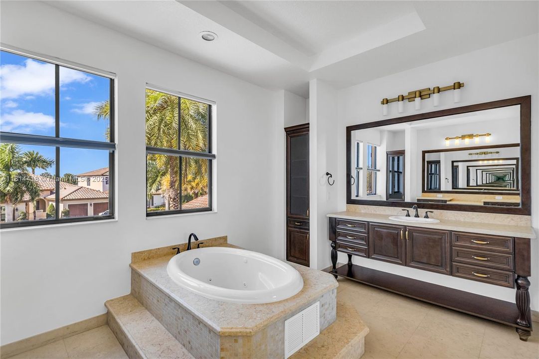 For Rent: $15,000 (5 beds, 6 baths, 4110 Square Feet)