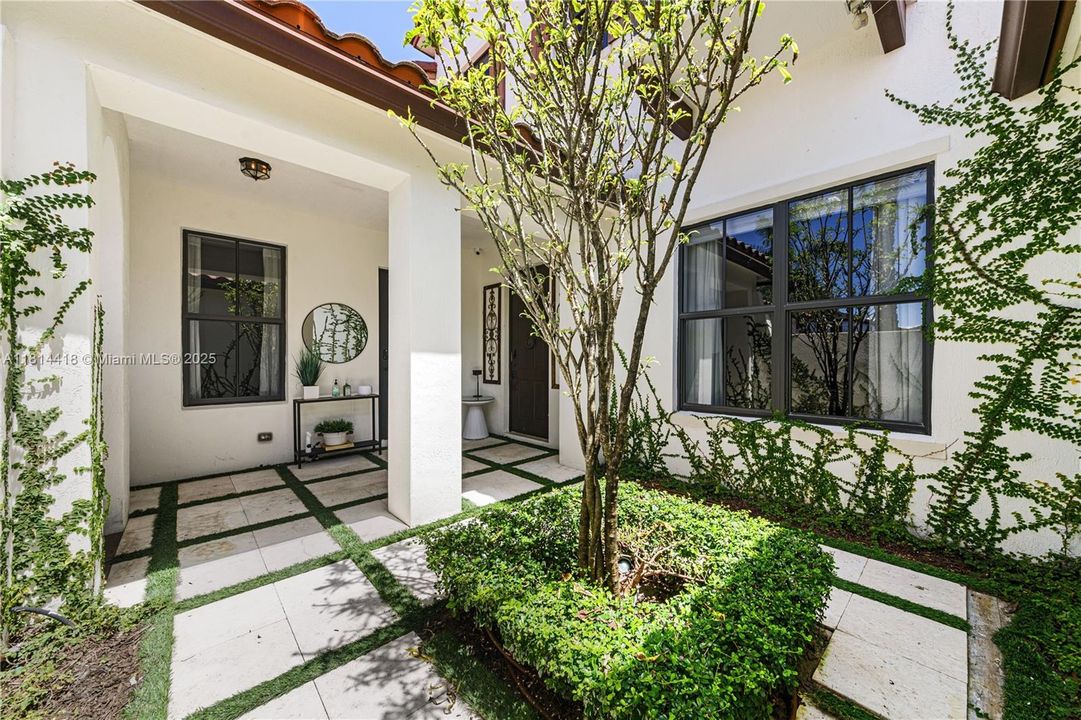 For Rent: $15,000 (5 beds, 6 baths, 4110 Square Feet)