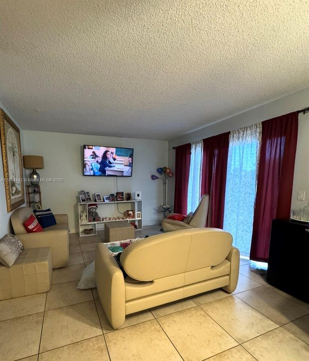 For Sale: $212,000 (2 beds, 2 baths, 900 Square Feet)