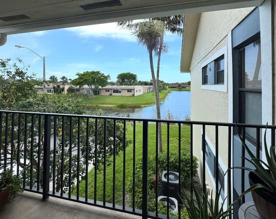 For Sale: $212,000 (2 beds, 2 baths, 900 Square Feet)