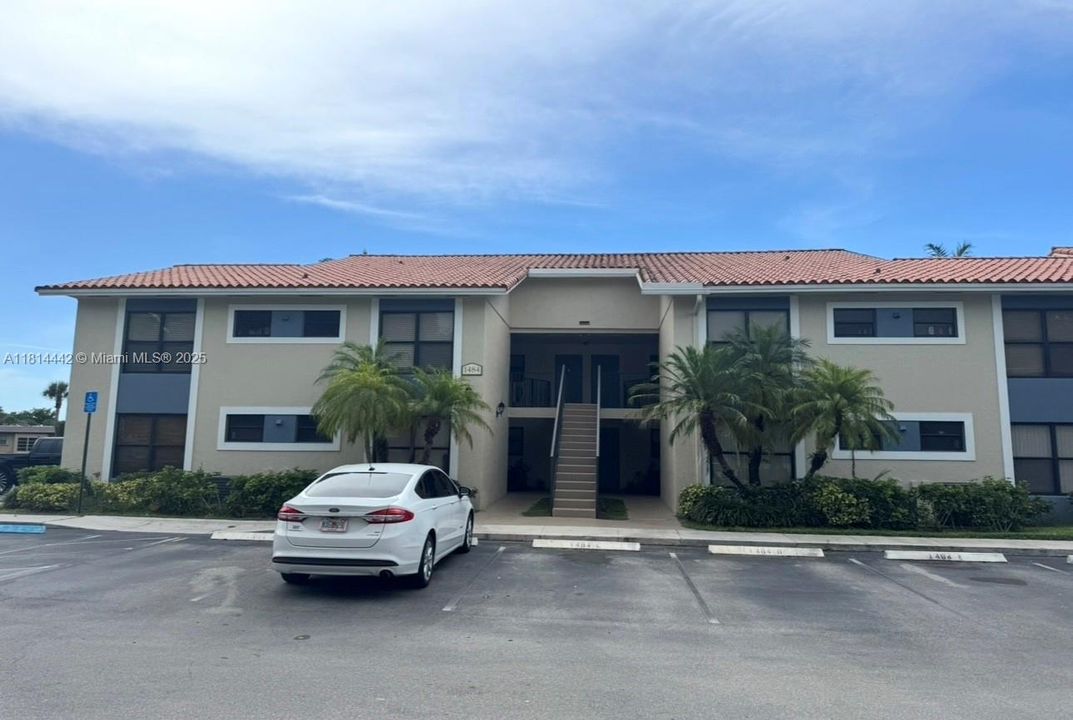 For Sale: $212,000 (2 beds, 2 baths, 900 Square Feet)