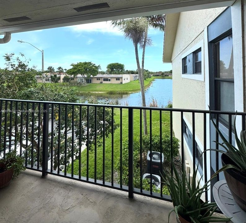 For Sale: $212,000 (2 beds, 2 baths, 900 Square Feet)