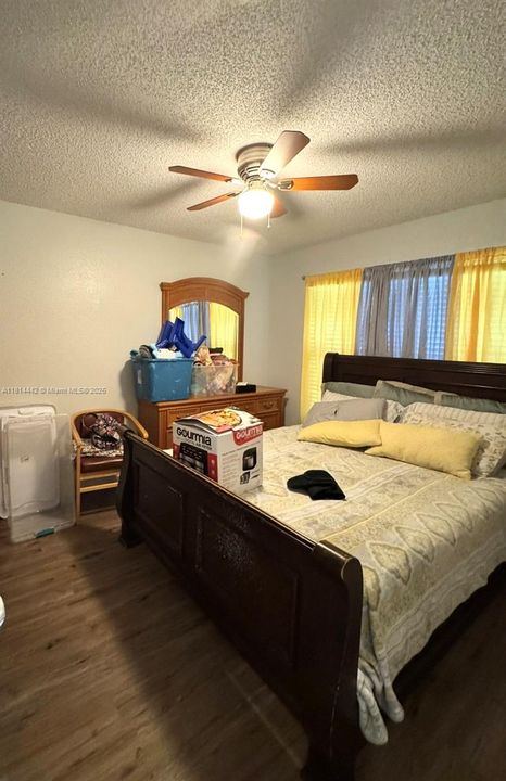 For Sale: $212,000 (2 beds, 2 baths, 900 Square Feet)