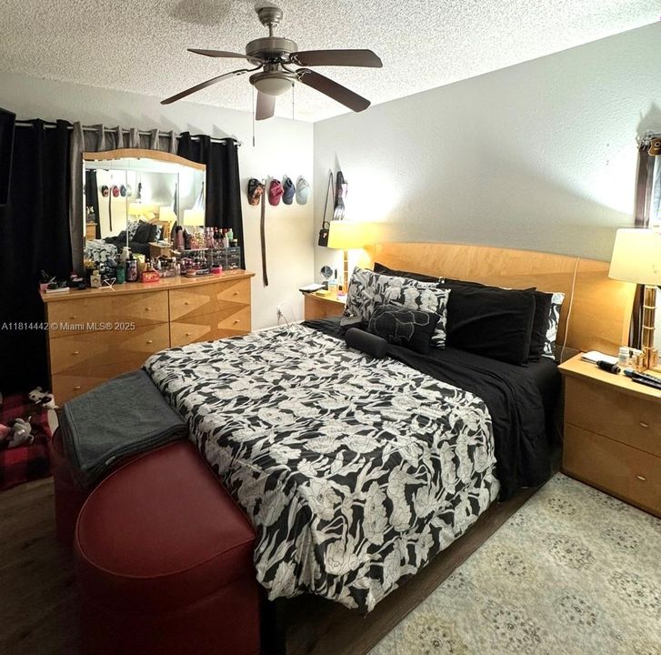 For Sale: $212,000 (2 beds, 2 baths, 900 Square Feet)