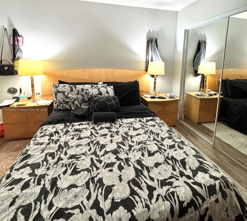 For Sale: $212,000 (2 beds, 2 baths, 900 Square Feet)