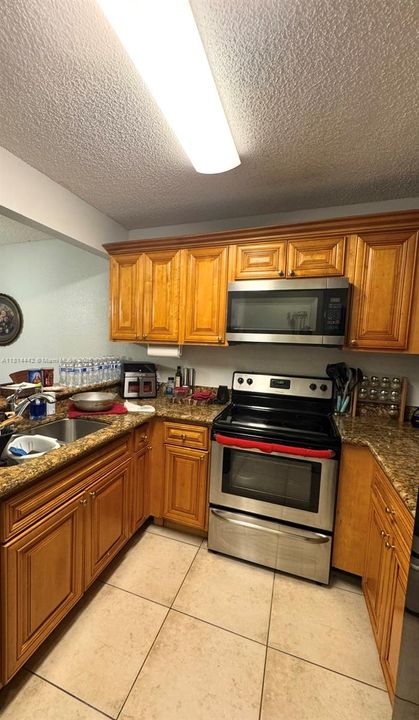 For Sale: $212,000 (2 beds, 2 baths, 900 Square Feet)