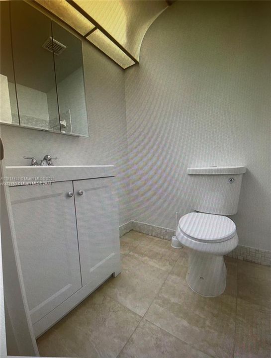 合同活跃: $225,000 (2 贝兹, 2 浴室, 1000 平方英尺)