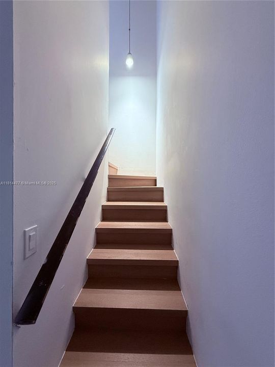 Под контрактом: $314,900 (2 спален, 2 ванн, 1431 Квадратных фут)