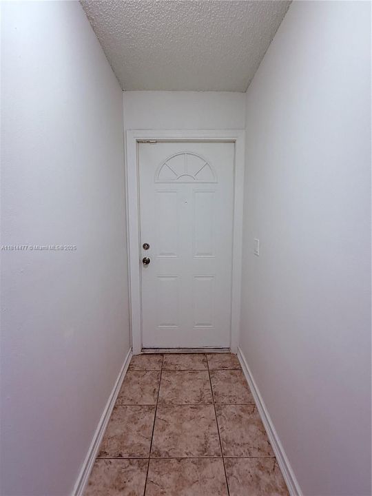 Под контрактом: $314,900 (2 спален, 2 ванн, 1431 Квадратных фут)