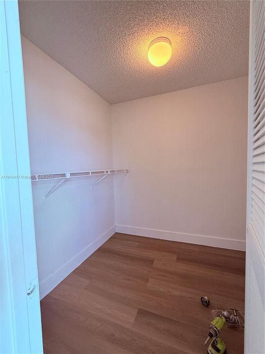 Под контрактом: $314,900 (2 спален, 2 ванн, 1431 Квадратных фут)