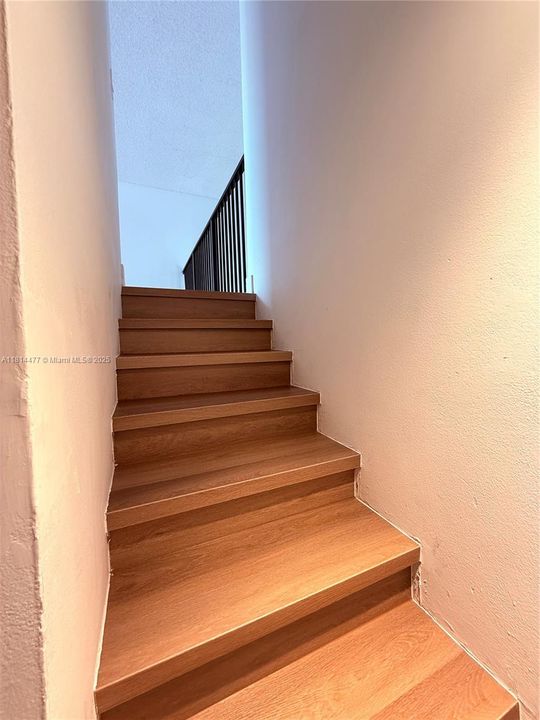 Под контрактом: $314,900 (2 спален, 2 ванн, 1431 Квадратных фут)