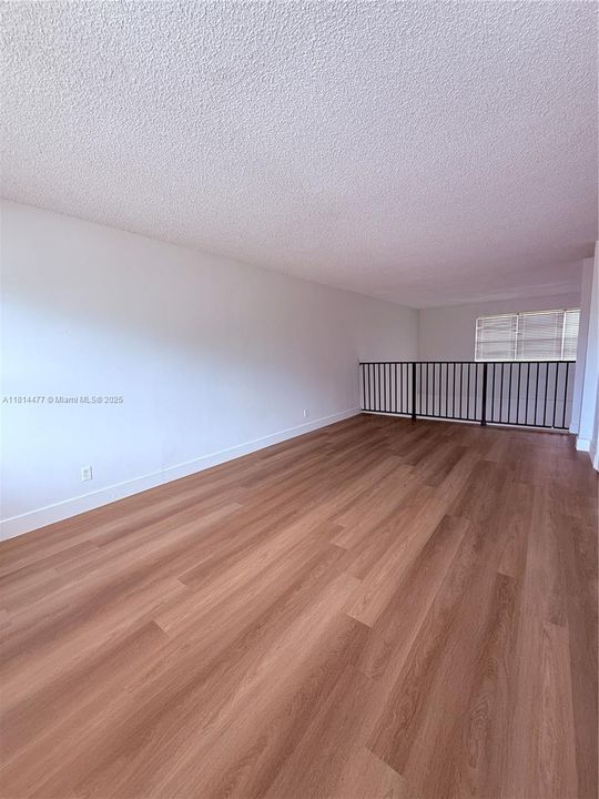 Под контрактом: $314,900 (2 спален, 2 ванн, 1431 Квадратных фут)