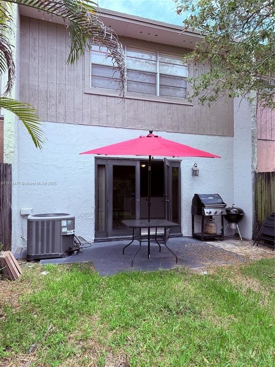 Под контрактом: $314,900 (2 спален, 2 ванн, 1431 Квадратных фут)