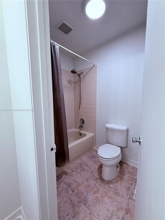 Под контрактом: $314,900 (2 спален, 2 ванн, 1431 Квадратных фут)