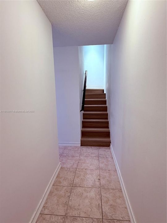 Под контрактом: $314,900 (2 спален, 2 ванн, 1431 Квадратных фут)