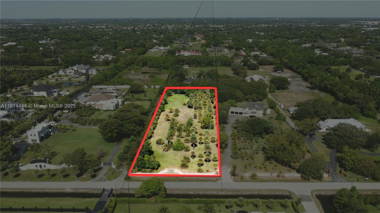 待售: $2,300,000 (2.49 acres)