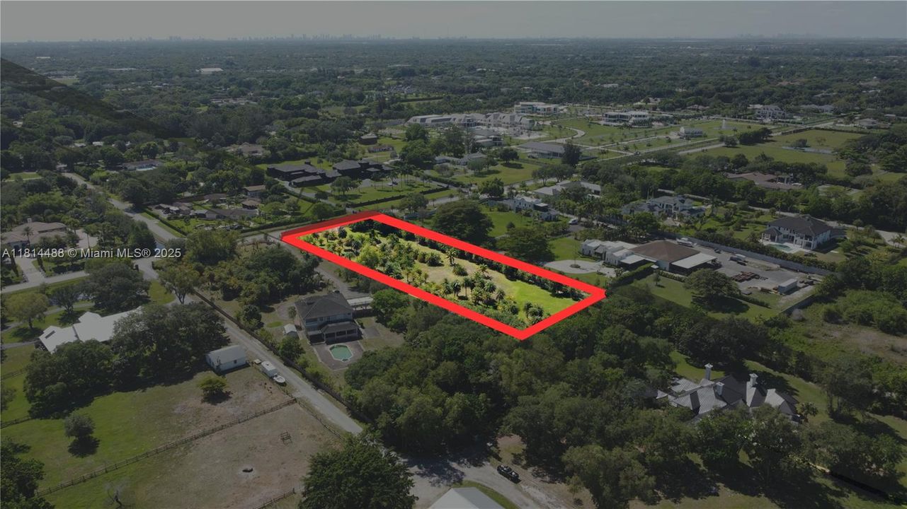 待售: $2,300,000 (2.49 acres)