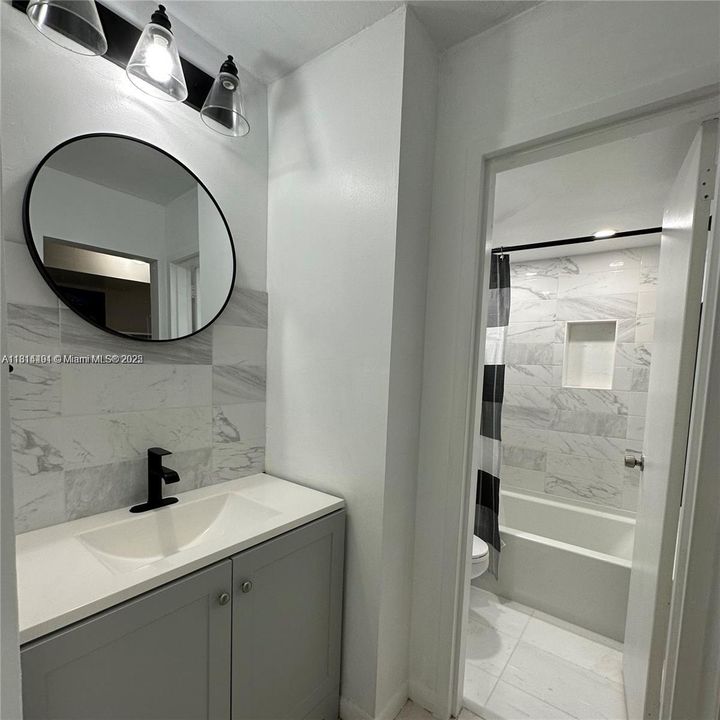 Active With Contract: $205,000 (1 beds, 1 baths, 723 Square Feet)