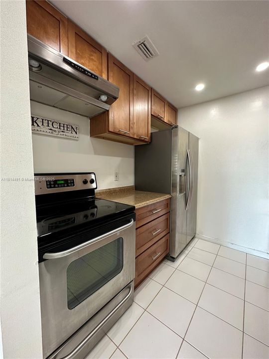 Active With Contract: $205,000 (1 beds, 1 baths, 723 Square Feet)