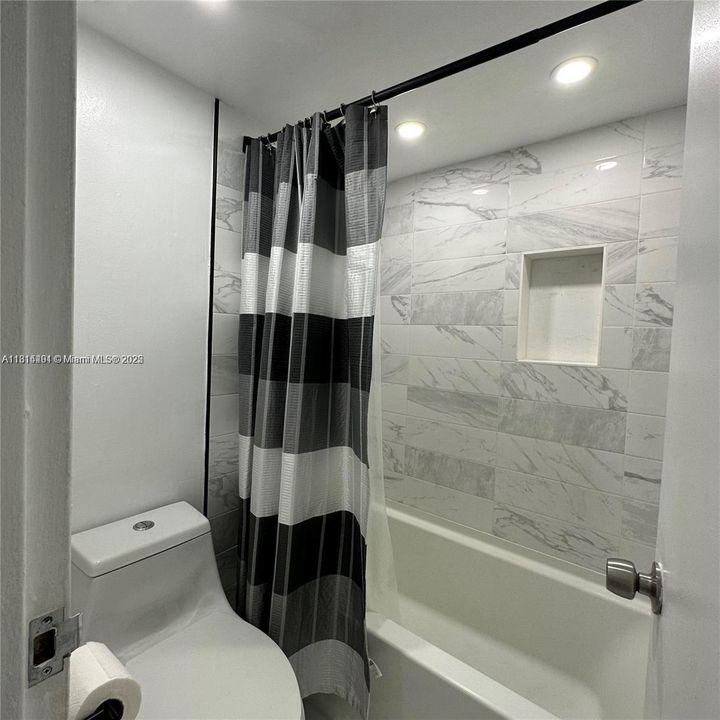 Active With Contract: $205,000 (1 beds, 1 baths, 723 Square Feet)