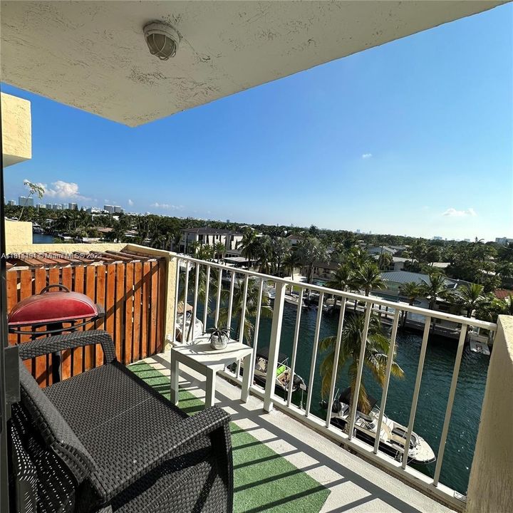 Active With Contract: $205,000 (1 beds, 1 baths, 723 Square Feet)