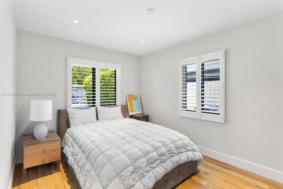 Под контрактом: $3,750,000 (4 спален, 3 ванн, 2775 Квадратных фут)