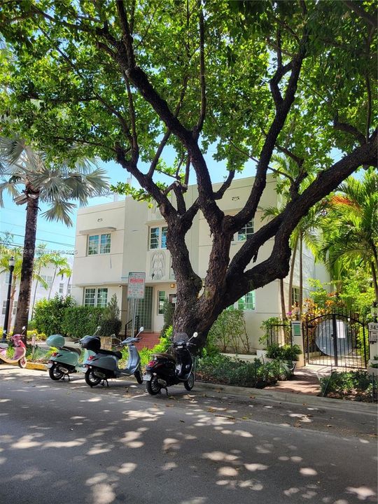 For Sale: $219,000 (0 beds, 1 baths, 440 Square Feet)