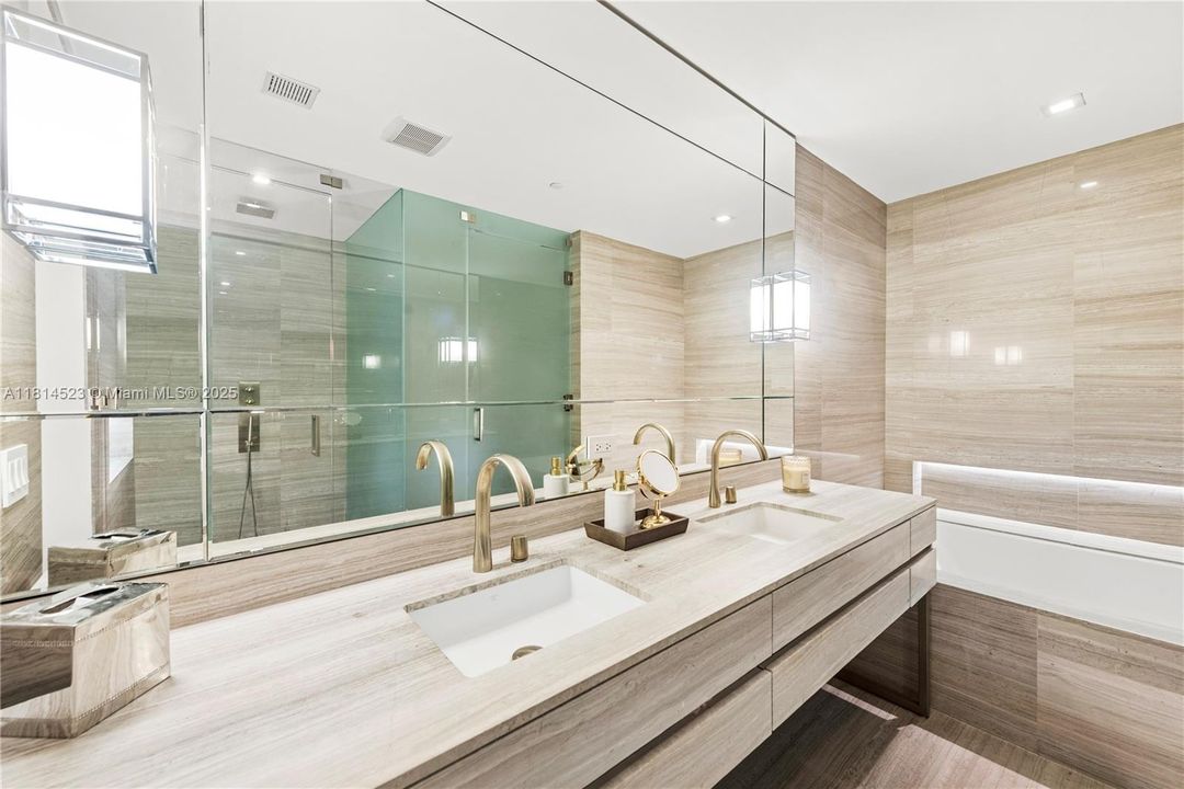 На продажу: $4,590,000 (3 спален, 3 ванн, 2271 Квадратных фут)