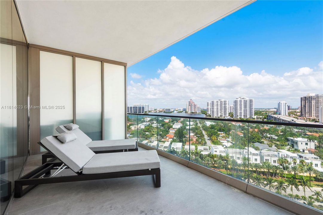 На продажу: $4,590,000 (3 спален, 3 ванн, 2271 Квадратных фут)