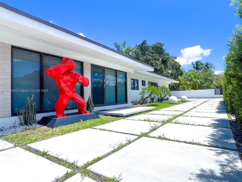 Active With Contract: $9,000 (3 beds, 3 baths, 1856 Square Feet)