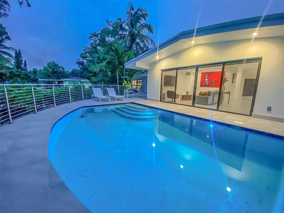 Active With Contract: $9,000 (3 beds, 3 baths, 1856 Square Feet)