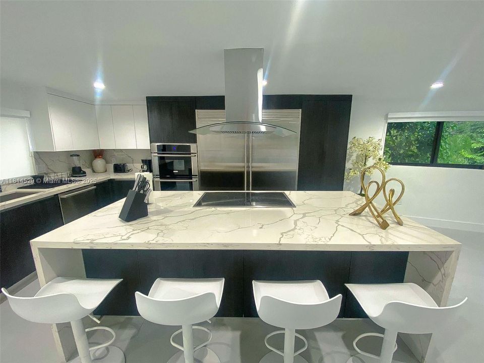 Active With Contract: $9,000 (3 beds, 3 baths, 1856 Square Feet)