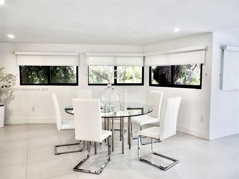 Active With Contract: $9,000 (3 beds, 3 baths, 1856 Square Feet)