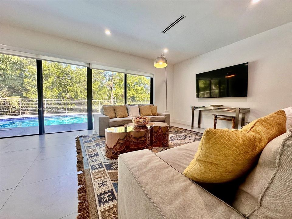 Active With Contract: $9,000 (3 beds, 3 baths, 1856 Square Feet)