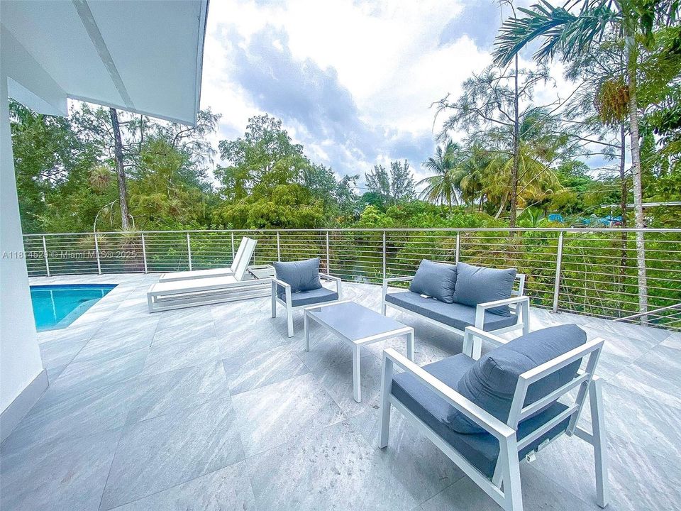 Active With Contract: $9,000 (3 beds, 3 baths, 1856 Square Feet)