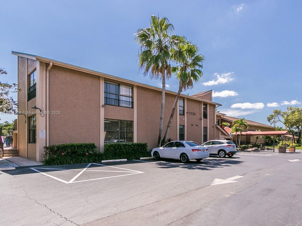 Vendido Recientemente: $135,000 (1 camas, 2 baños, 960 Pies cuadrados)