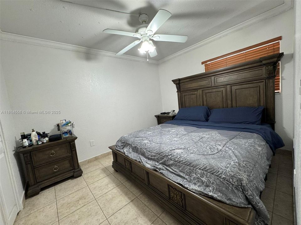 待售: $255,000 (3 贝兹, 1 浴室, 928 平方英尺)