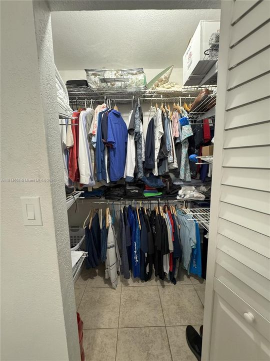 待售: $255,000 (3 贝兹, 1 浴室, 928 平方英尺)