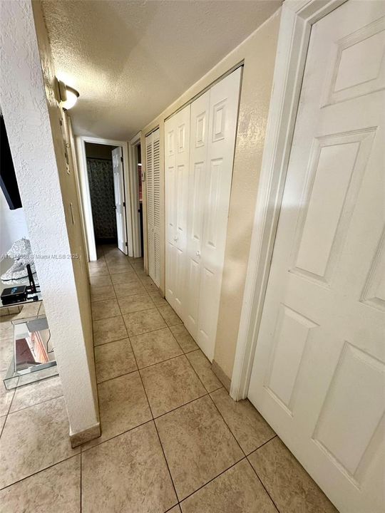 待售: $255,000 (3 贝兹, 1 浴室, 928 平方英尺)