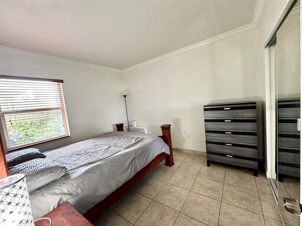 待售: $255,000 (3 贝兹, 1 浴室, 928 平方英尺)